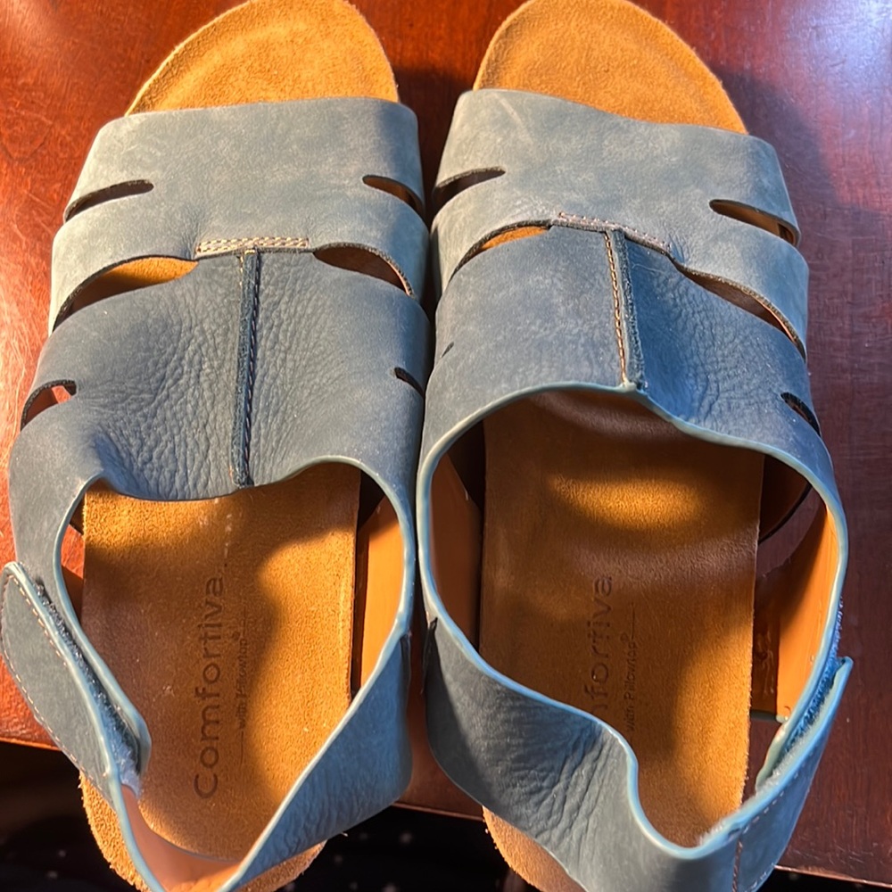 Comfortiva two tone blue sandals